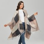 Poncho Beige Mujer 2